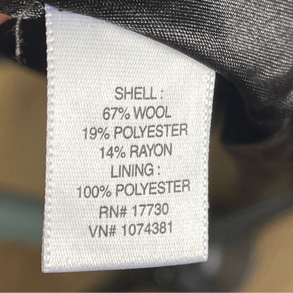 Men’s suit/dress coat, XL
Wool blend - Picture 3 of 8